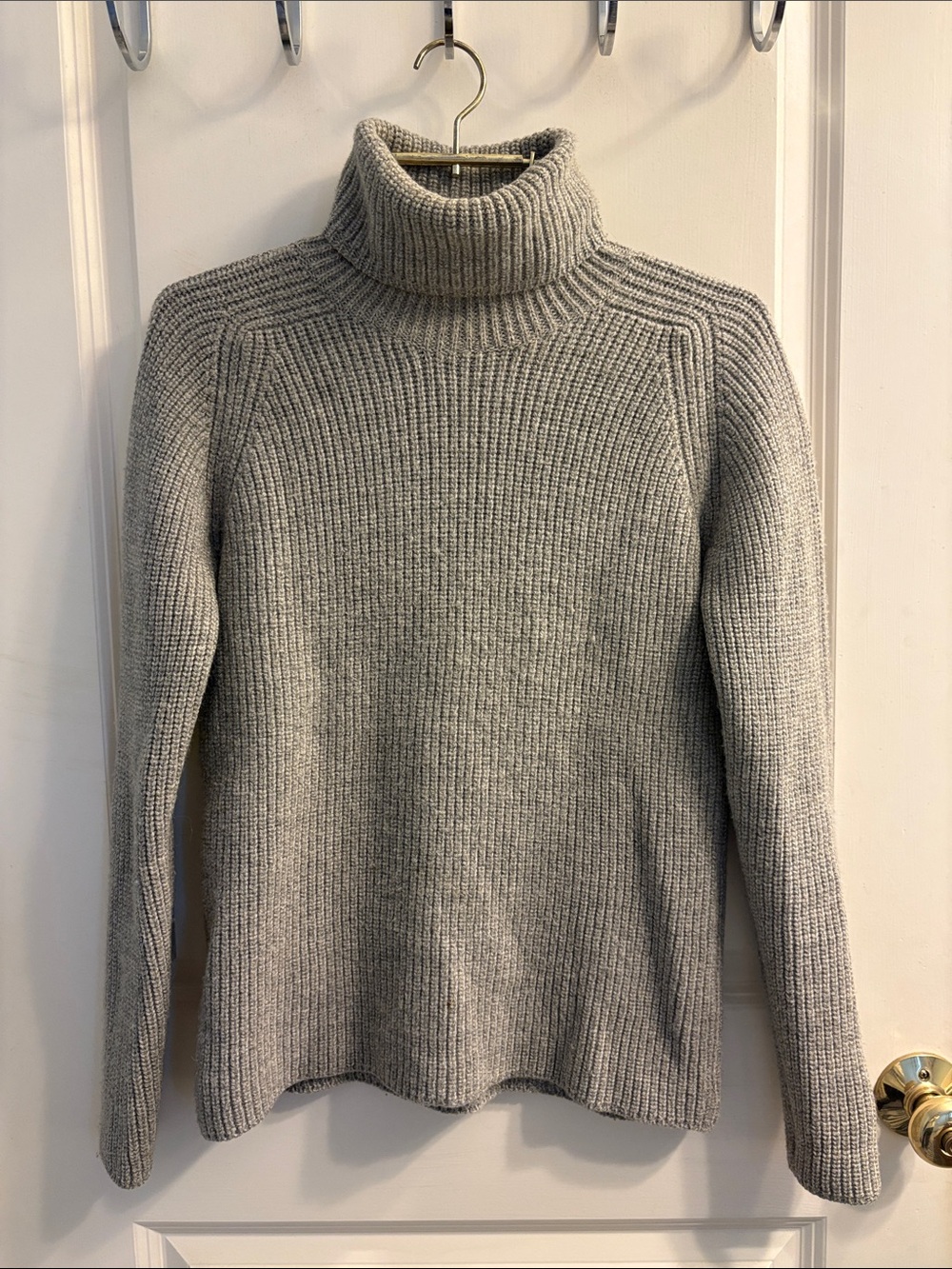 100% Merino Wool Banana Republic Cozy Ribbed Turtleneck Sweater - Light Gray